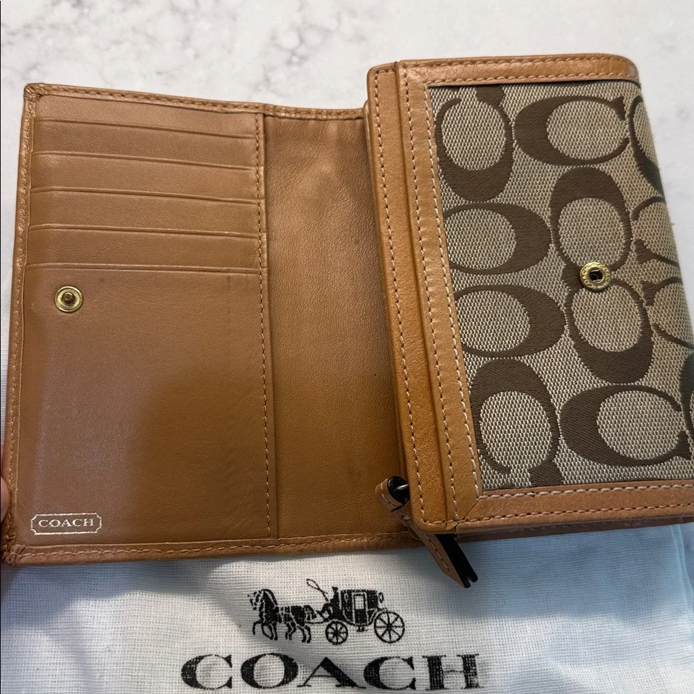 Coach Wallet and Dust Bag - Picture 2 of 9